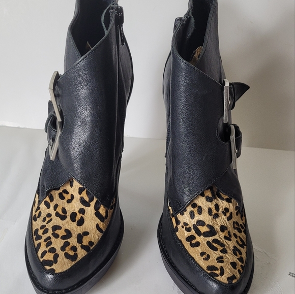 Jeffrey Campbell Shoes - Jeffrey Campbell Leopard print boots size 8M